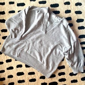 T-shirt, collard sweater. Great for the spring!